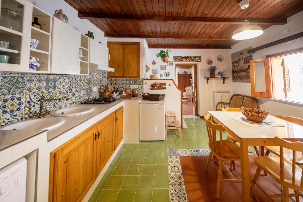 Familyholidays La Finestra Di Fronte Cefalù Eksteriør billede