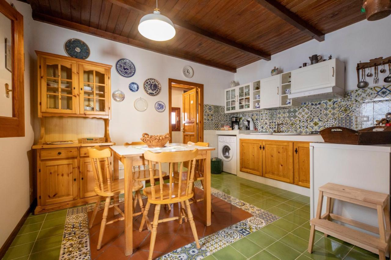 Familyholidays La Finestra Di Fronte Cefalù Eksteriør billede
