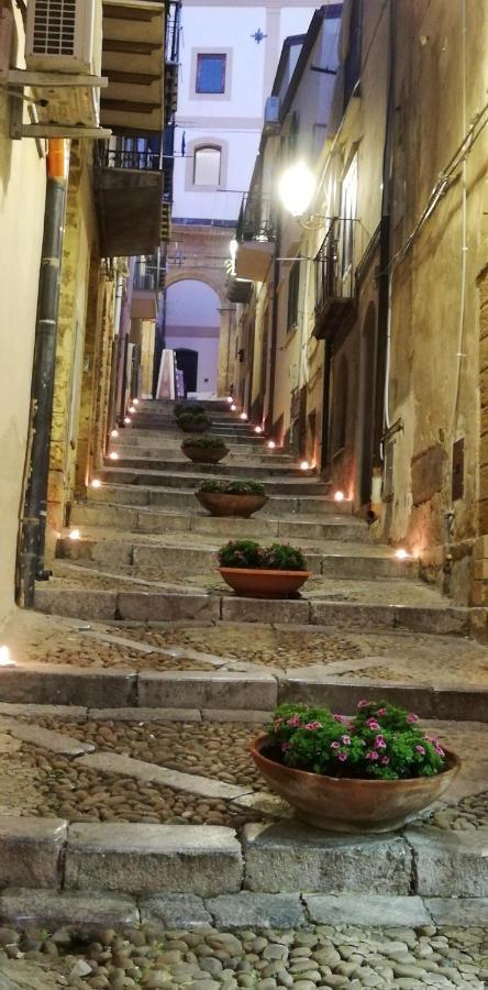 Familyholidays La Finestra Di Fronte Cefalù Eksteriør billede