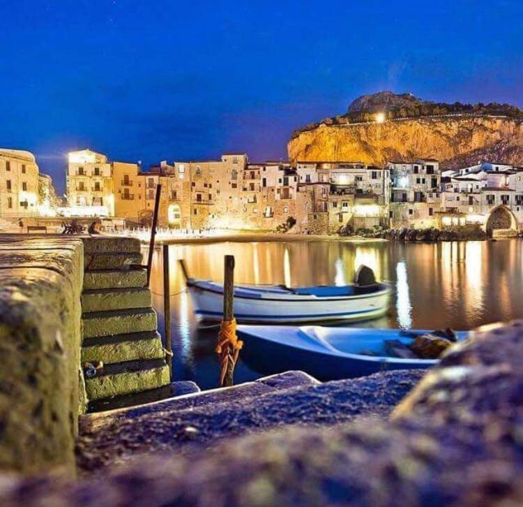 Familyholidays La Finestra Di Fronte Cefalù Eksteriør billede