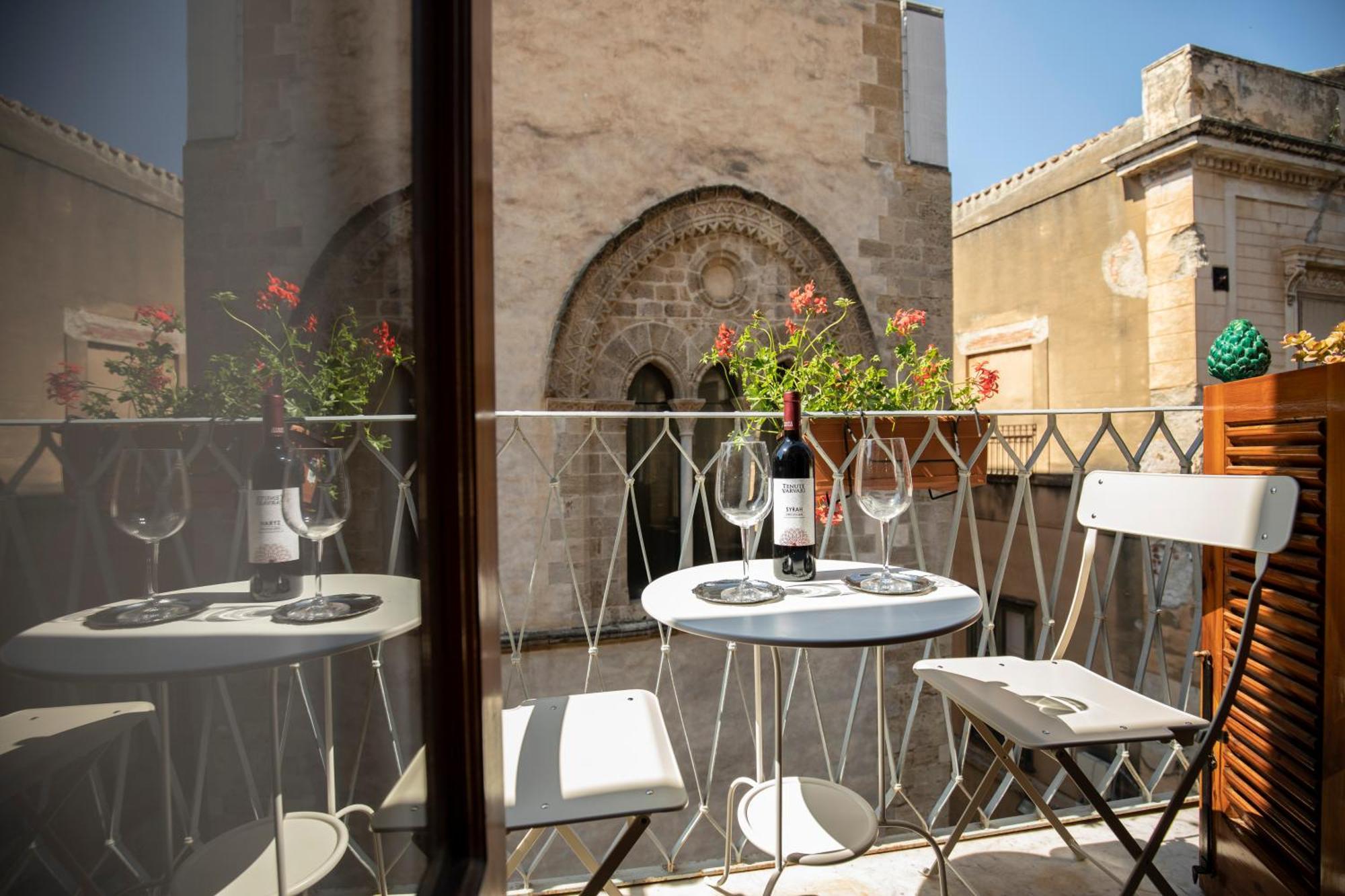Familyholidays La Finestra Di Fronte Cefalù Eksteriør billede