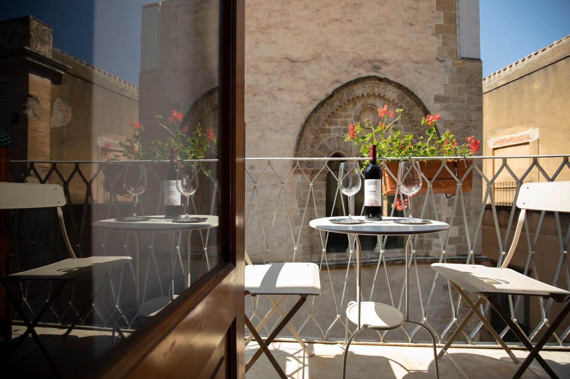 Familyholidays La Finestra Di Fronte Cefalù Eksteriør billede